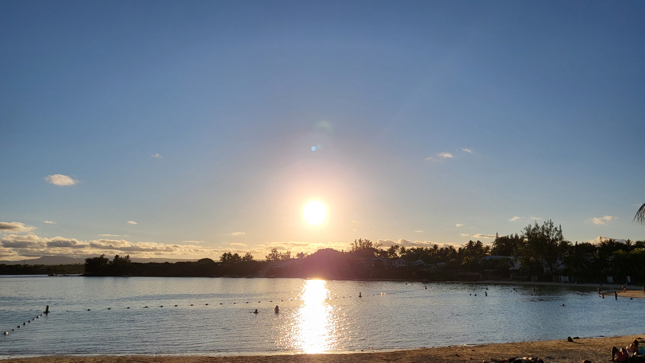 Coucher du soleil à BLUE BAY
